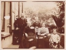 1894 Gerrit Frederik moele Bergveld, Susanna Hartgerink, Catharina Frederika Sophia Moele Bergveld met beide zoons Beudeker  